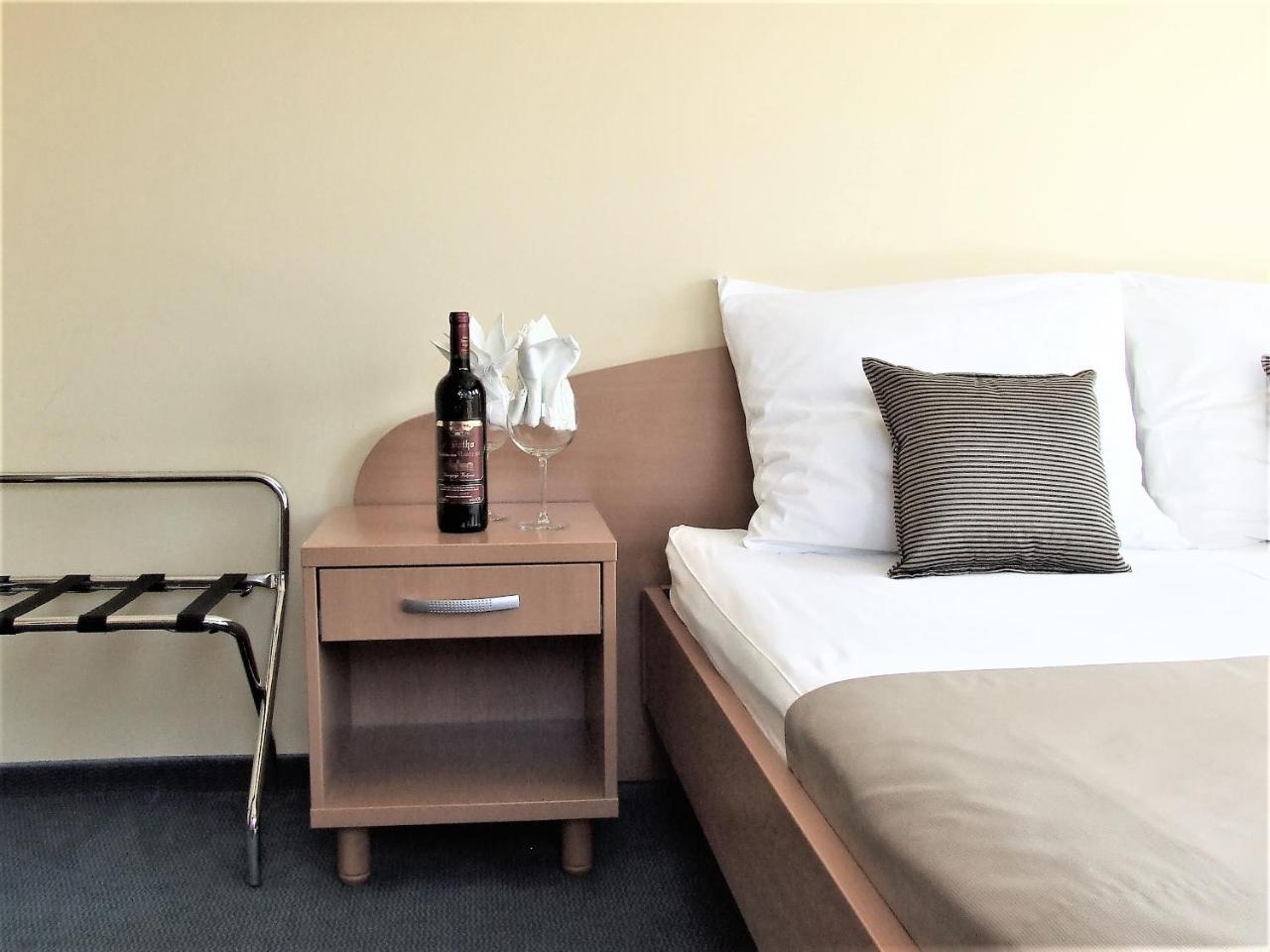 Hotel Central Slavonski Brod Esterno foto